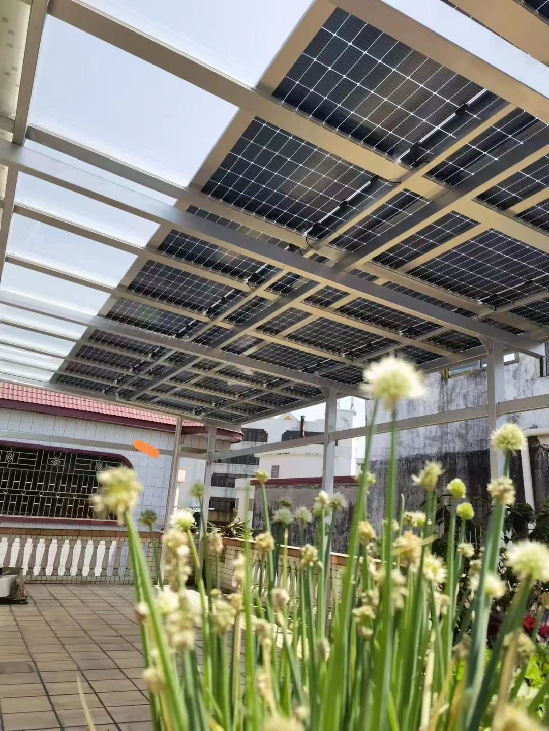 丽江别墅家用屋顶太阳能发电系统安装